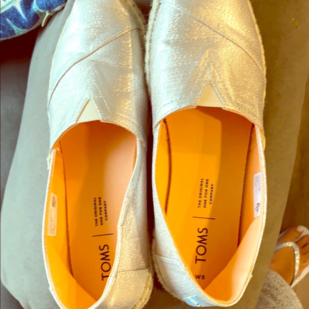 Brand new toms